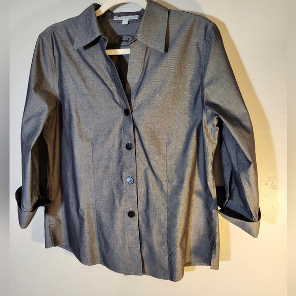 Foxcroft Tops - Fox Croft  no iron 100% cotton grey pleated V-neck button up  sz 10